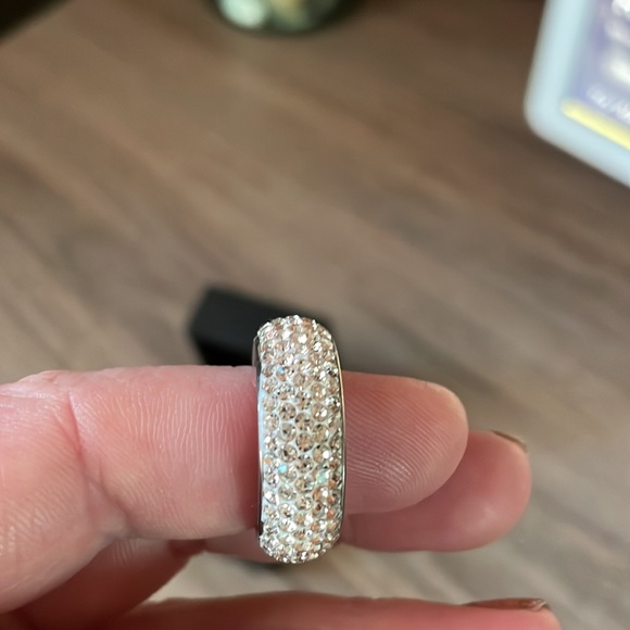 Beautiful ring size 7 - Picture 2 of 3